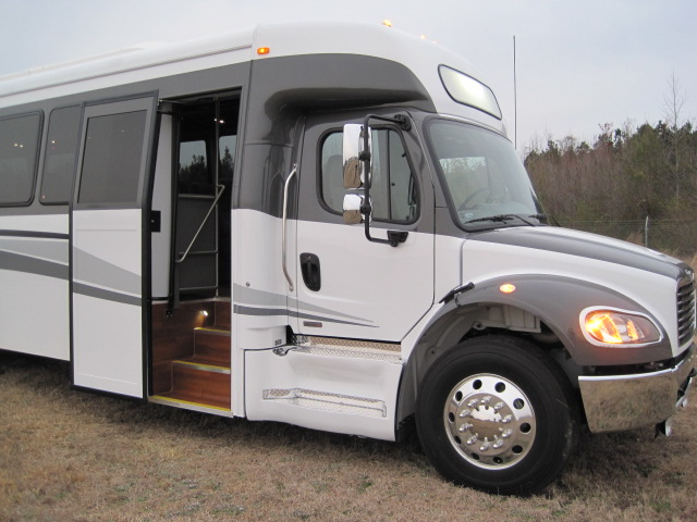 ameritrans 395 m2 freightliner coach bus, door