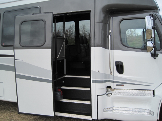 freightliner bus, ameritrans, door