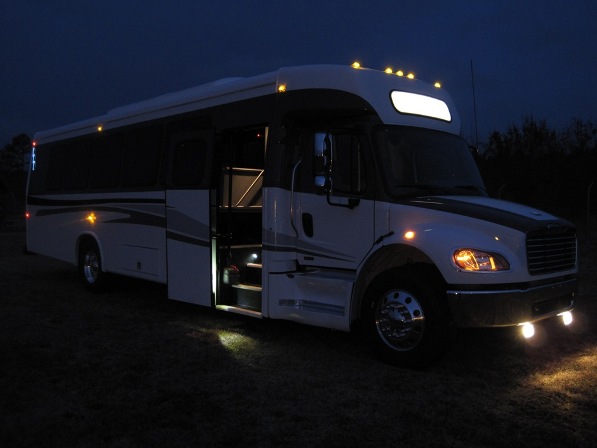 ameritrans freightliner bus with restroom, st