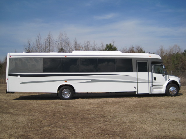 ameritrans freightliner bus with restroom, rt