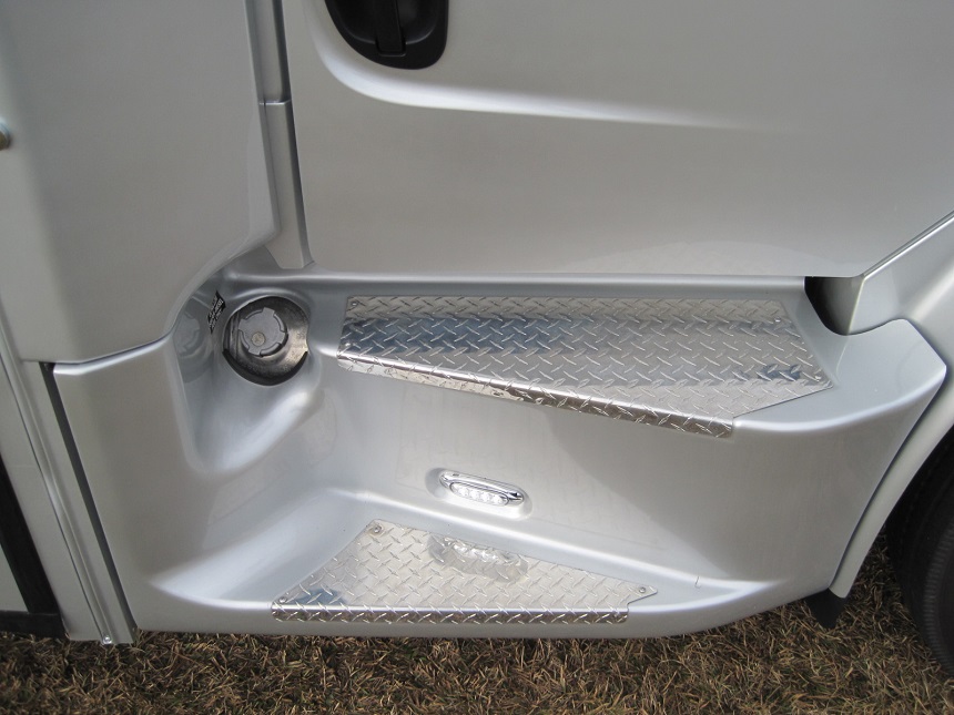 freightliner m2 coach buses with under floor luggage, st
